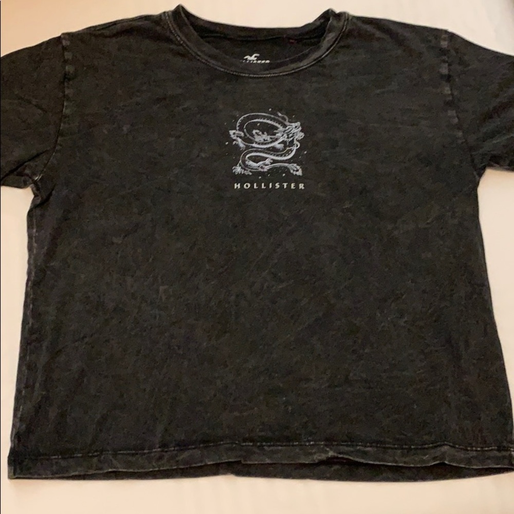 Hollister Snake Crop shirt